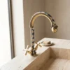 Robinet Artisanal en Laiton Massif