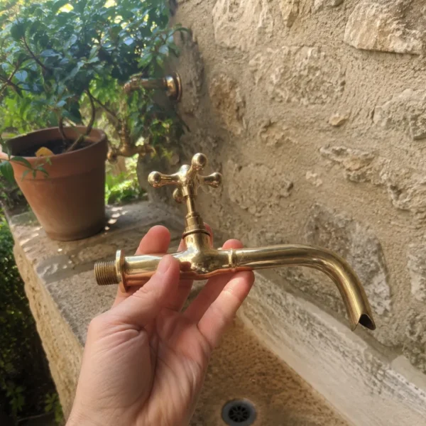 3_17 Robinet de Luxe en Laiton Massif
